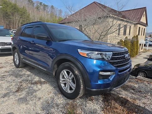 Used 2021 Ford Explorer XLT w/ Equipment Group 202A image 3