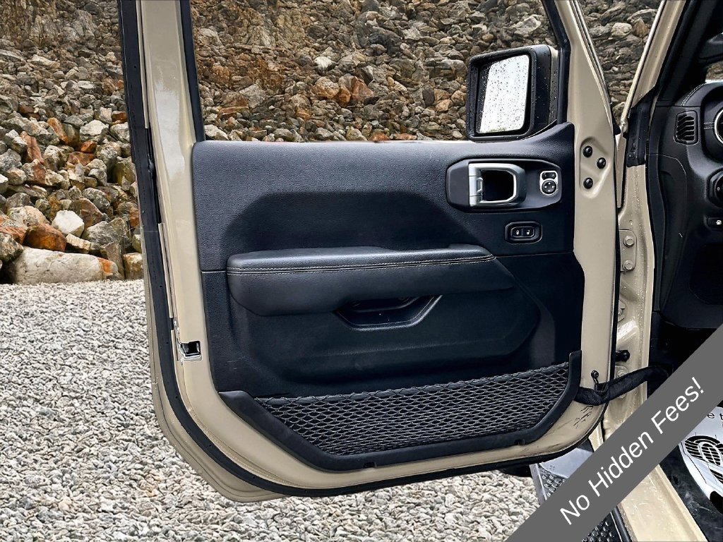 Used 2022 Jeep Wrangler Unlimited Sahara w/ Cold Weather Group AWD/4WD image 20