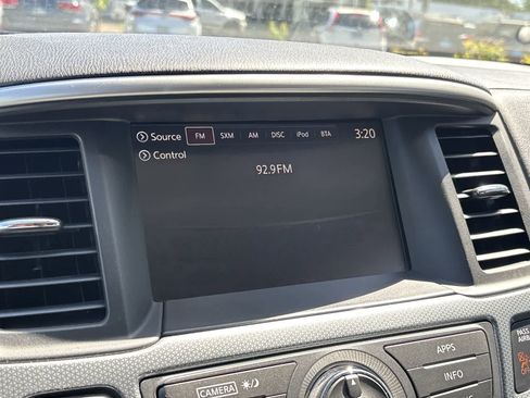 Used 2017 Nissan Pathfinder SL AWD/4WD image 17