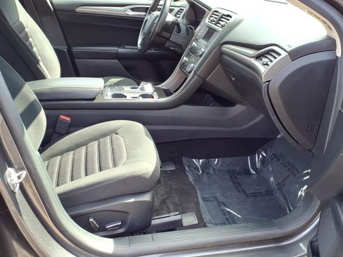 Used 2018 Ford Fusion SE image 7