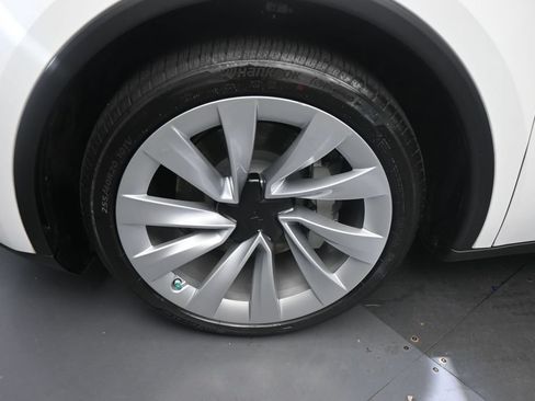 Used 2026 Tesla Model Y 2WD image 22