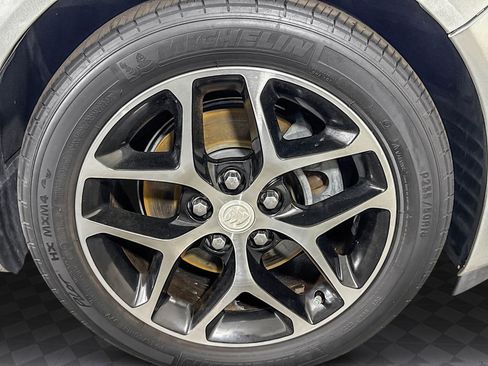 Used 2017 Buick Regal Sport Touring image 31