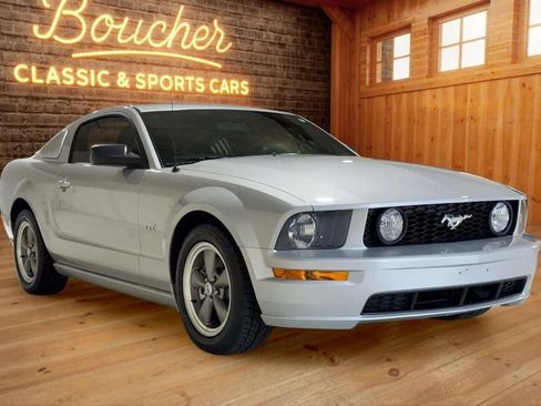 Used 2005 Ford Mustang GT Premium RWD image 1