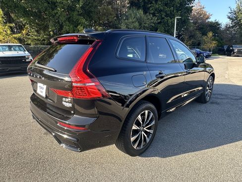 Used 2025 Volvo XC60 B5 Plus image 9