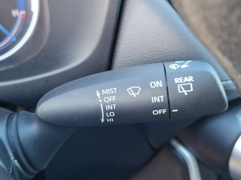 Used 2025 Toyota RAV4 LE image 32