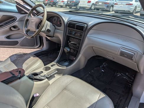 Used 2003 Ford Mustang Convertible RWD image 13