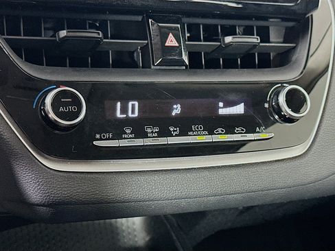 Used 2020 Toyota Corolla LE FWD image 23