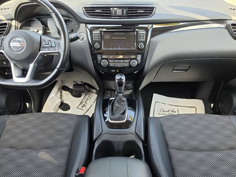 Used 2022 Nissan Rogue Sport SV w/ Technology Package FWD image 18