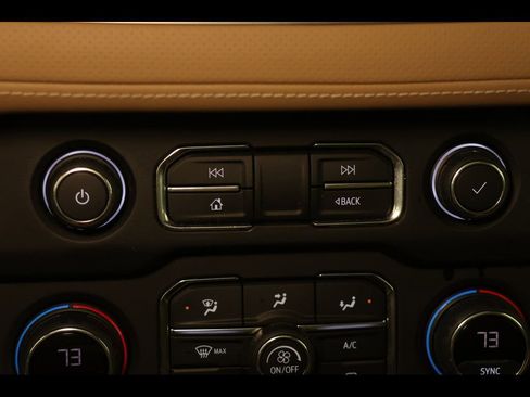 Used 2021 Chevrolet Tahoe Premier w/ Premium Package image 28