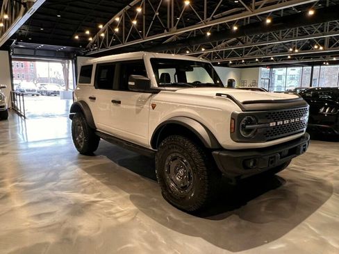 Used 2025 Ford Bronco Badlands image 7