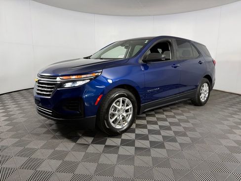 Used 2022 Chevrolet Equinox LS w/ LS Convenience Package FWD image 10
