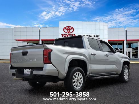 Used 2025 Toyota Tacoma SR5 AWD/4WD image 5