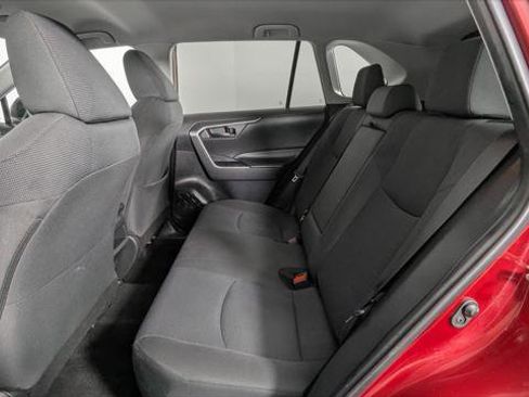 Used 2020 Toyota RAV4 LE image 17