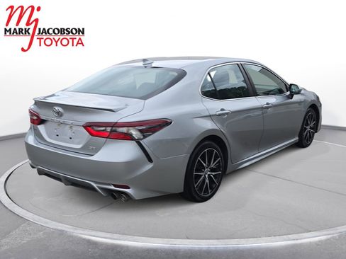 Used 2023 Toyota Camry SE image 9
