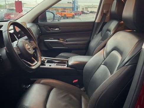 Used 2023 Nissan Pathfinder SL FWD image 4