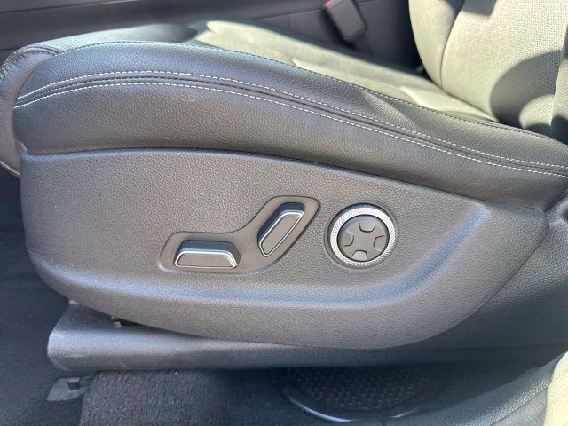Used 2025 Genesis GV70 2.5T AWD/4WD image 17