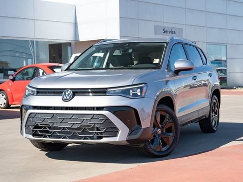 New 2026 Volkswagen Taos SE FWD image 2