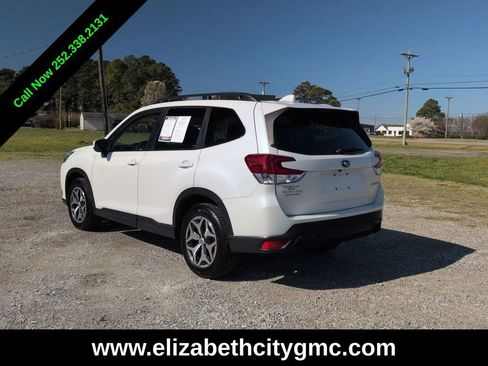 Used 2023 Subaru Forester Premium image 8
