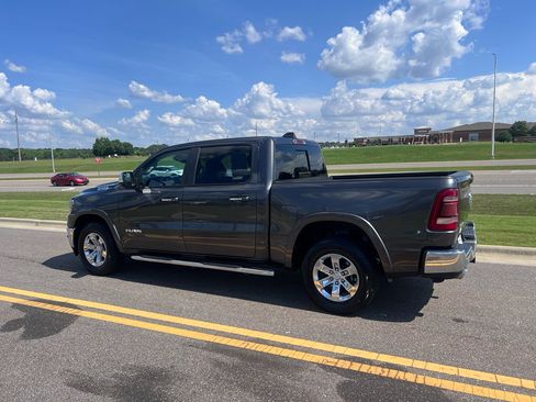 Used 2021 RAM 1500 Laramie AWD/4WD image 8