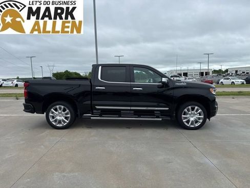 Used 2023 Chevrolet Silverado 1500 High Country w/ High Country Premium Package AWD/4WD image 6