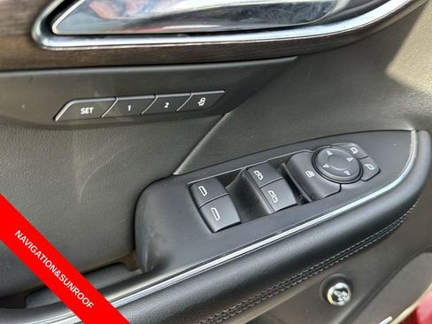 Used 2022 Buick Envision Avenir w/ Technology Package II image 17