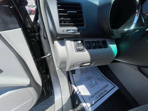 Used 2011 Toyota Highlander 4WD w/ Tech Pkg image 18