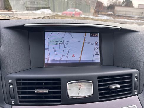 Used 2016 INFINITI Q70 L 3.7 image 19