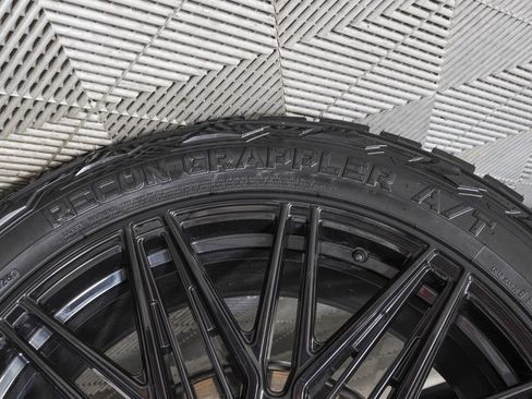 Used 2025 Cadillac Escalade Sport Platinum w/ LPO, ONYX Package image 40