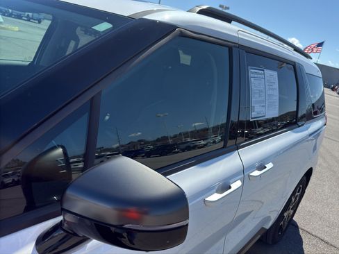 Used 2025 Kia Carnival SX w/ SX Dark Edition Package image 24