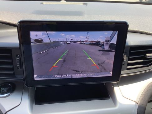 Used 2022 Ford Explorer XLT image 17