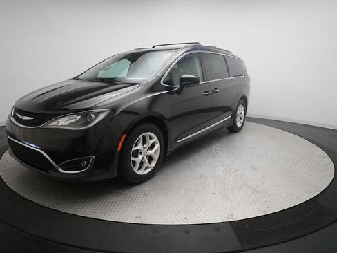 Used 2017 Chrysler Pacifica Touring-L w/ Tire & Wheel Group FWD image 1