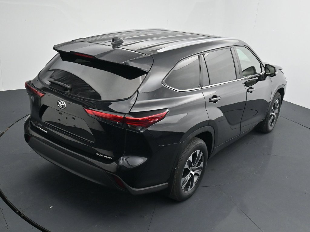Used 2023 Toyota Highlander XLE AWD/4WD image 15