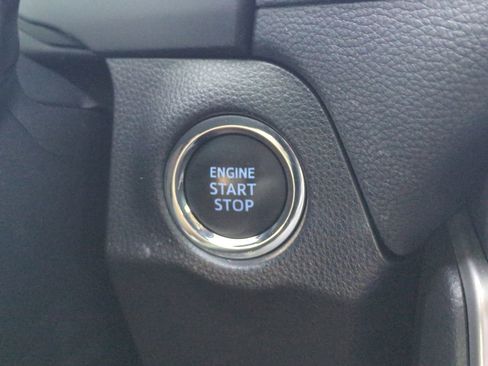 Used 2020 Toyota RAV4 Limited image 27