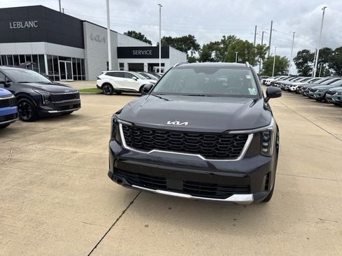 Certified 2025 Kia Sorento S FWD image 6