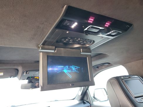 Used 2017 Cadillac Escalade ESV Platinum image 11