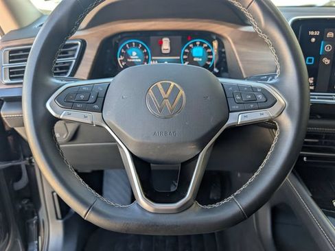 Used 2025 Volkswagen Atlas SE FWD image 12