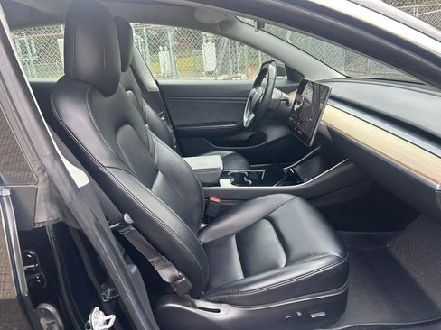 Used 2019 Tesla Model 3 Mid Range RWD image 17