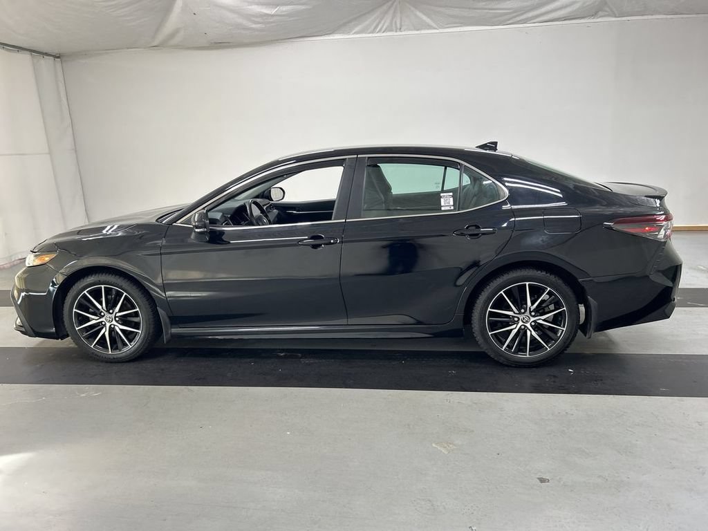 Used 2023 Toyota Camry SE FWD image 5