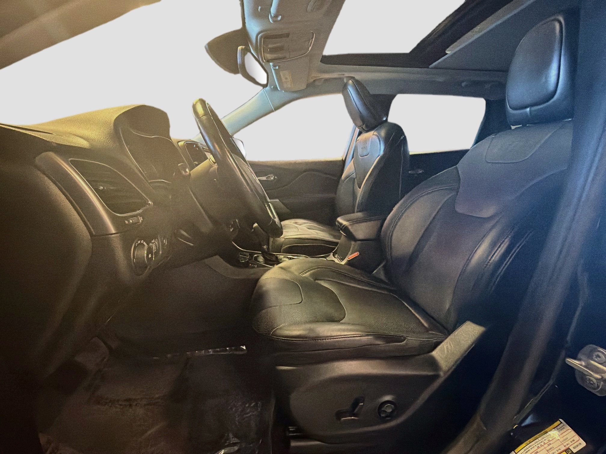 Used 2019 Jeep Cherokee Limited AWD/4WD image 13