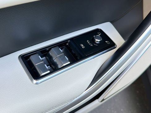 Used 2025 Jaguar F-PACE R-Dynamic S image 21