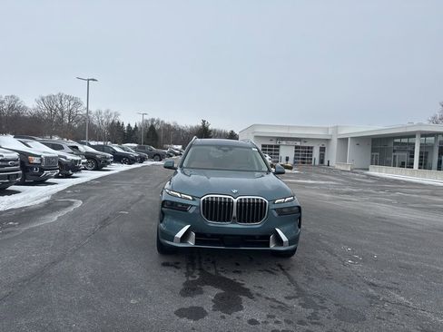 Used 2024 BMW X7 xDrive40i w/ Climate Comfort Package image 2