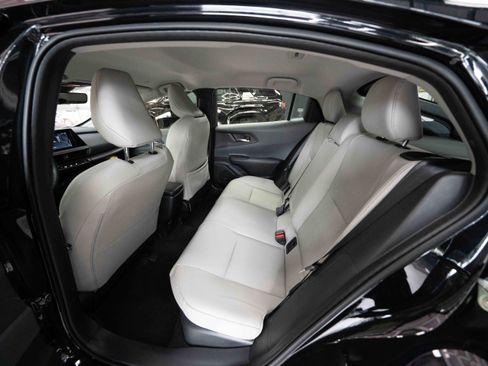 Used 2024 Toyota Prius XLE FWD image 23
