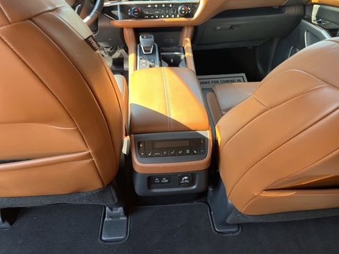 Used 2022 Nissan Pathfinder Platinum w/ Cargo Package image 17