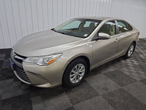 Used 2017 Toyota Camry LE w/ Moonroof Package FWD image 8