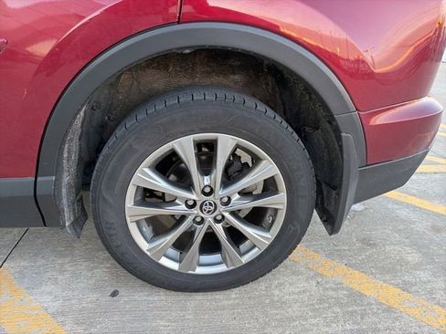 Used 2018 Toyota RAV4 AWD image 3