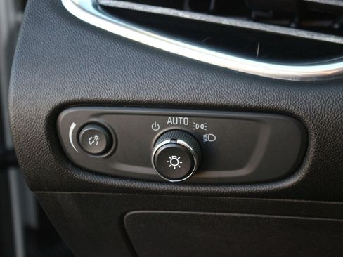 Used 2017 Chevrolet Malibu LT FWD image 27