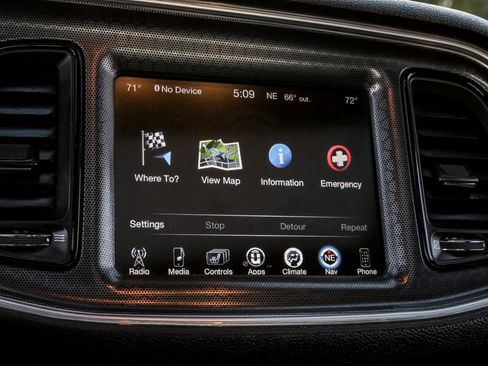 Used 2015 Dodge Challenger SRT w/ Technology Group image 28