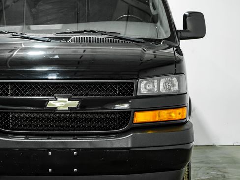 Used 2019 Chevrolet Express 2500 w/ Driver Convenience Package image 25