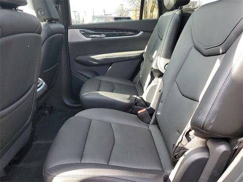 Used 2022 Cadillac XT6 Premium Luxury w/ Technology Package image 28