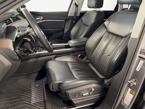 Used 2019 Audi e-tron Prestige w/ Prestige Package AWD/4WD image 5
